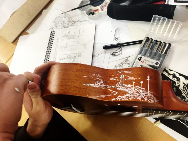 Read more about the article Décoration des ukulélés à l’École des arts visuels – Reykjavik, Islande